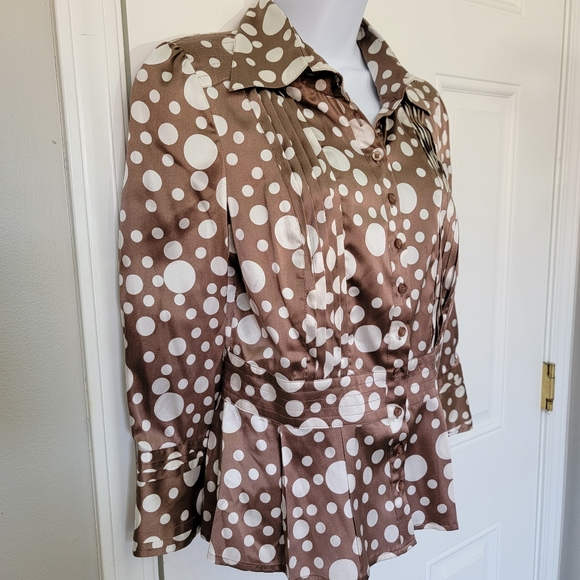 BEBE Silk Blouse Brown Cream Polka Dot Pattern Button Peplum Flared Cuff Size M - Picture 3 of 12